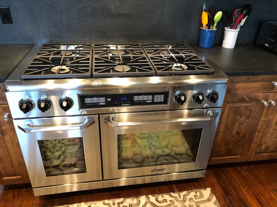 Dacor 48-inch stainless range with six burners and double ovens